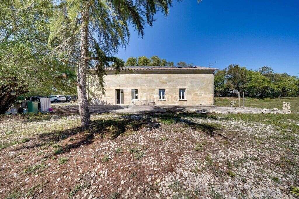 Maison en pierre de 340m² + dépendance 605 00€ FAI - photo 16