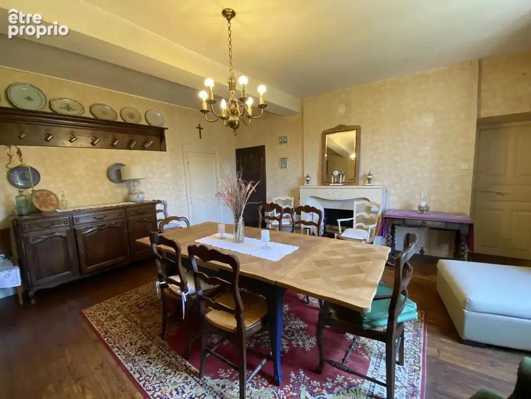 Demeure de caractère au Dorat – Une maison avec un joli jardin et un garage - photo 5