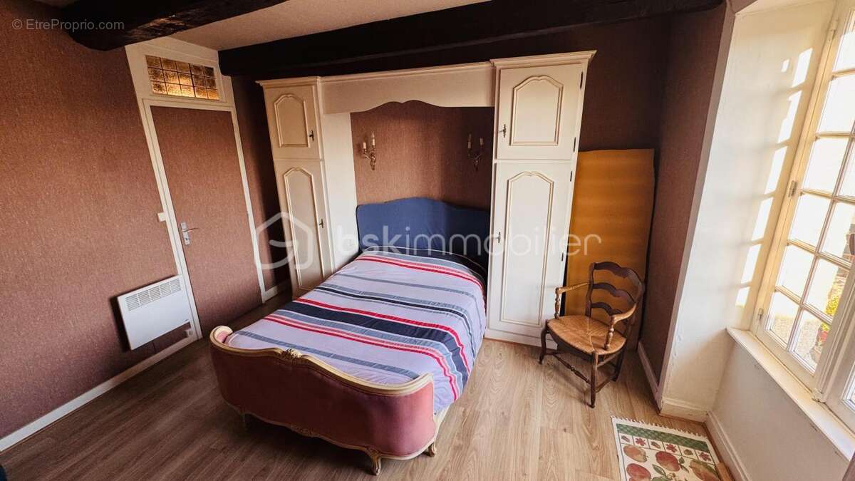 Maison à LANGROLAY-SUR-RANCE