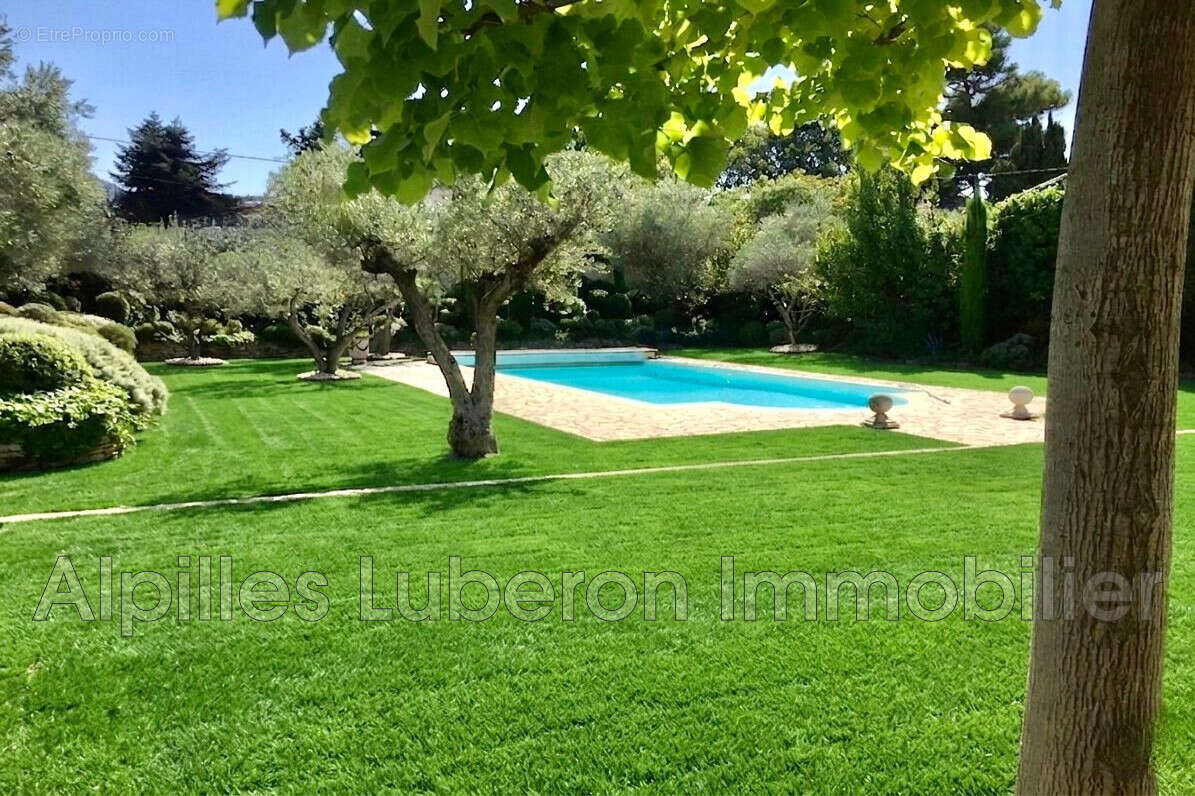 Maison 171 m² à Saint-Remy-De-Provence  - photo 2
