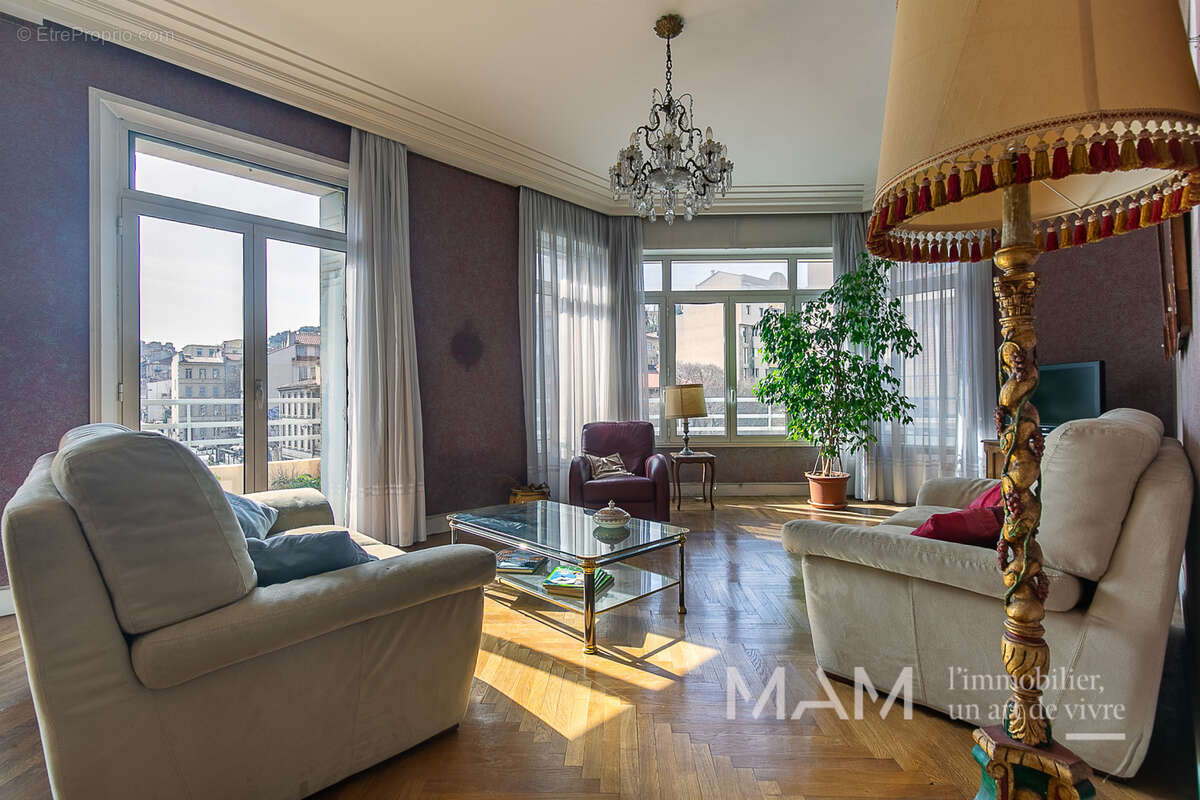 Appartement à MARSEILLE-7E