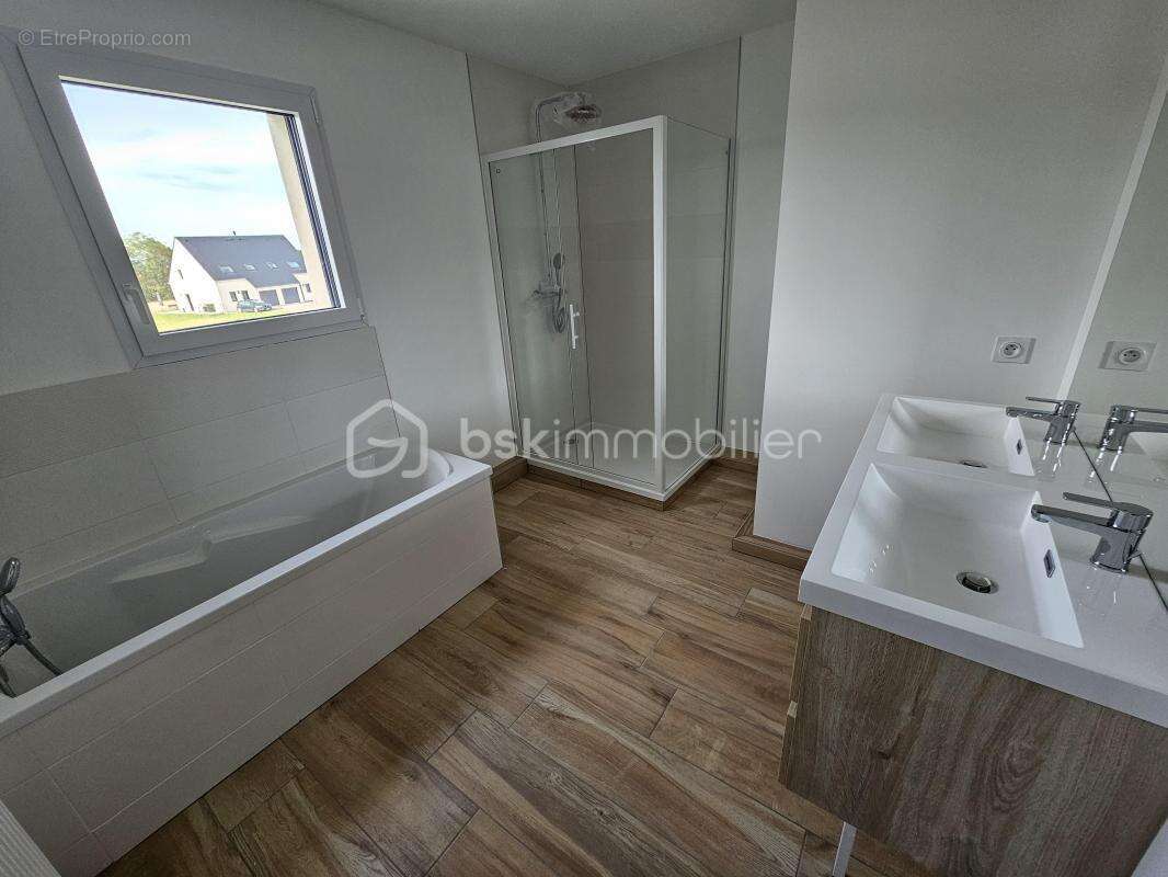 Maison à LONGUES-SUR-MER