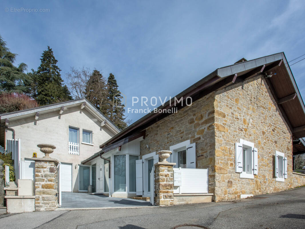 Maison à MONNETIER-MORNEX