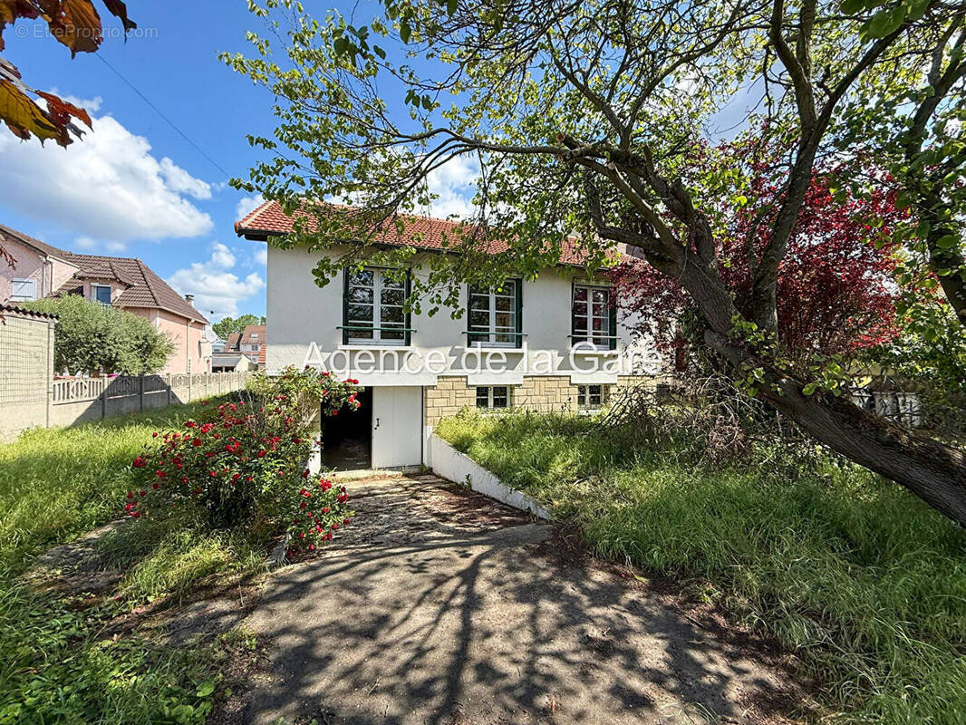Maison à SARTROUVILLE