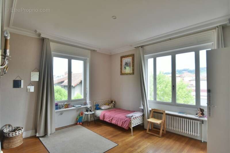 Maison à COURS-LA-VILLE