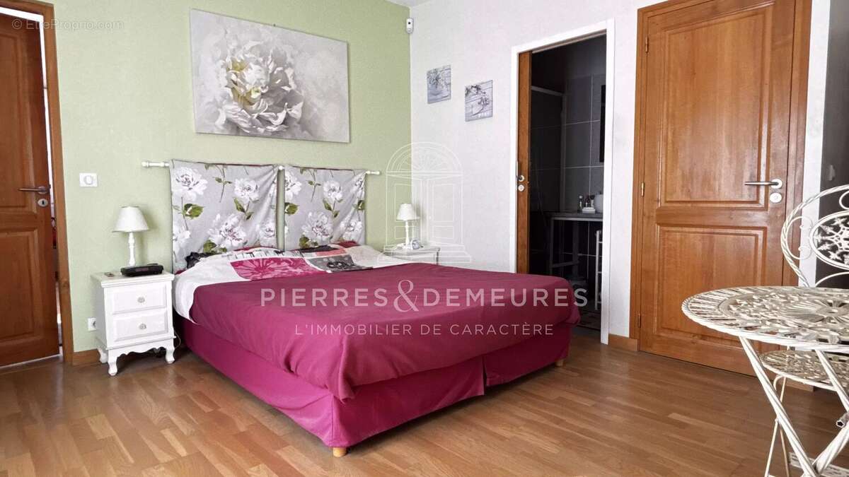 Fermette renovee avec dependances - photo 10