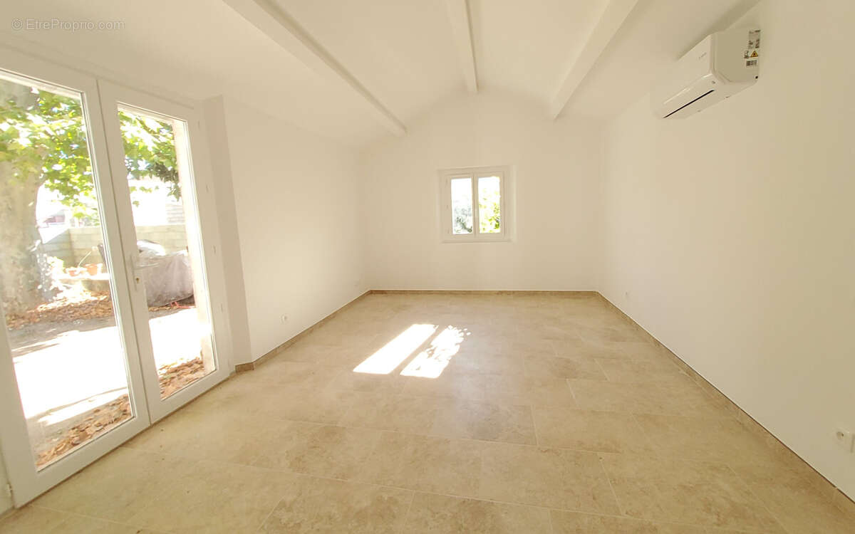 Appartement à CUERS