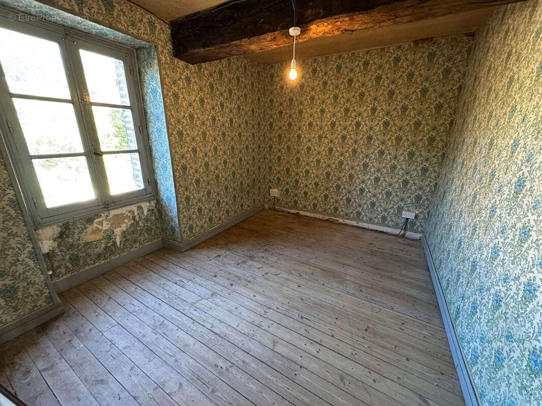 Maison à CHATEAUPONSAC