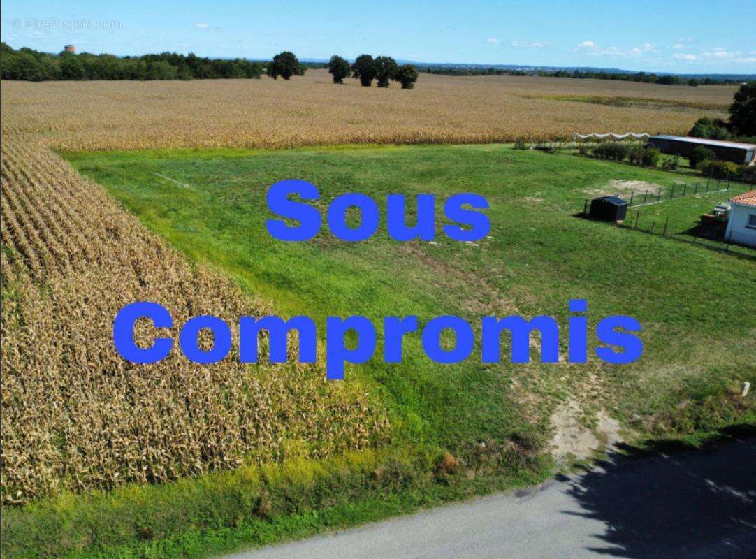 Terrain à LA VILLE-DIEU-DU-TEMPLE