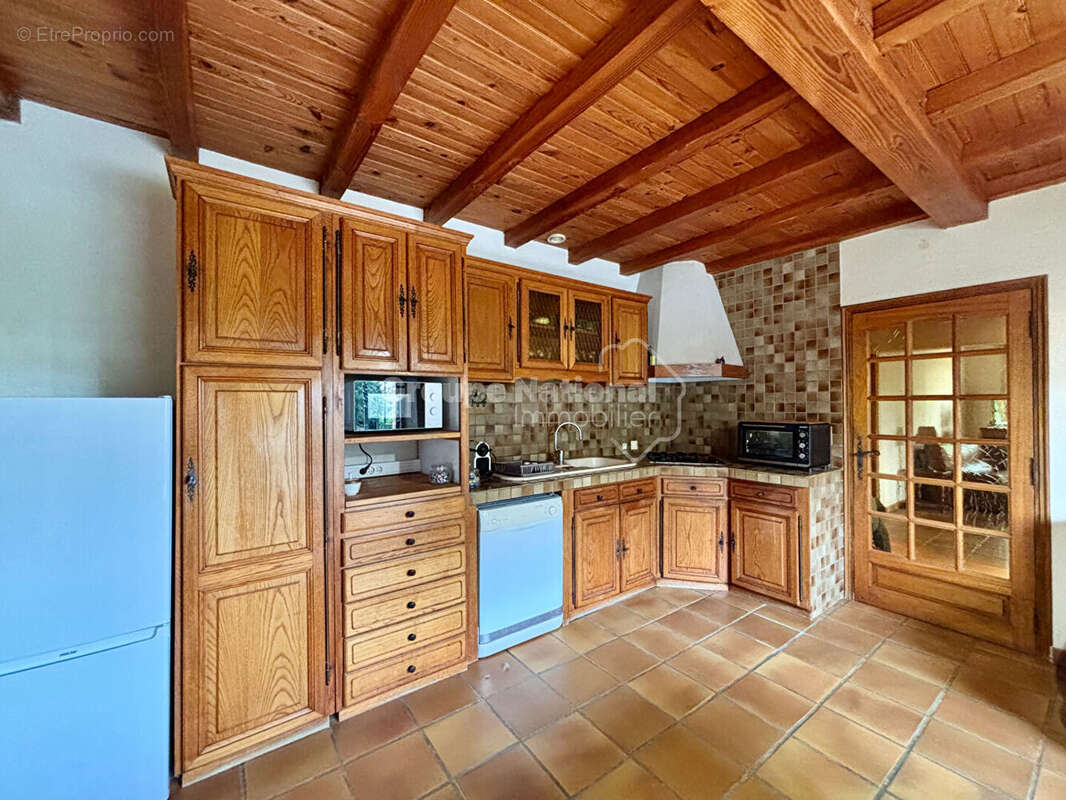 Villa Saint Just  3 chambres , piscine , sous sol amenageable , hangar 125m² - photo 9