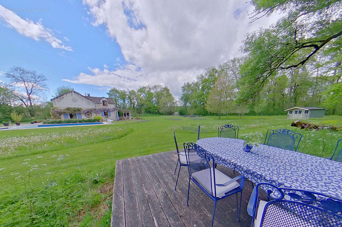 Maison à PUYLAROQUE