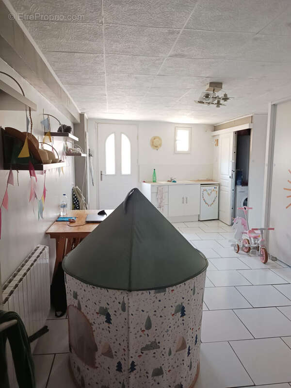 Maison à SAINT-LAURENT-DE-LA-SALANQUE