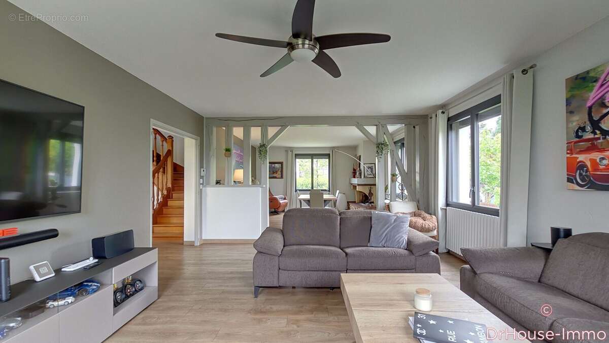 Maison 185 m² à Croissy-Beaubourg  - photo 5