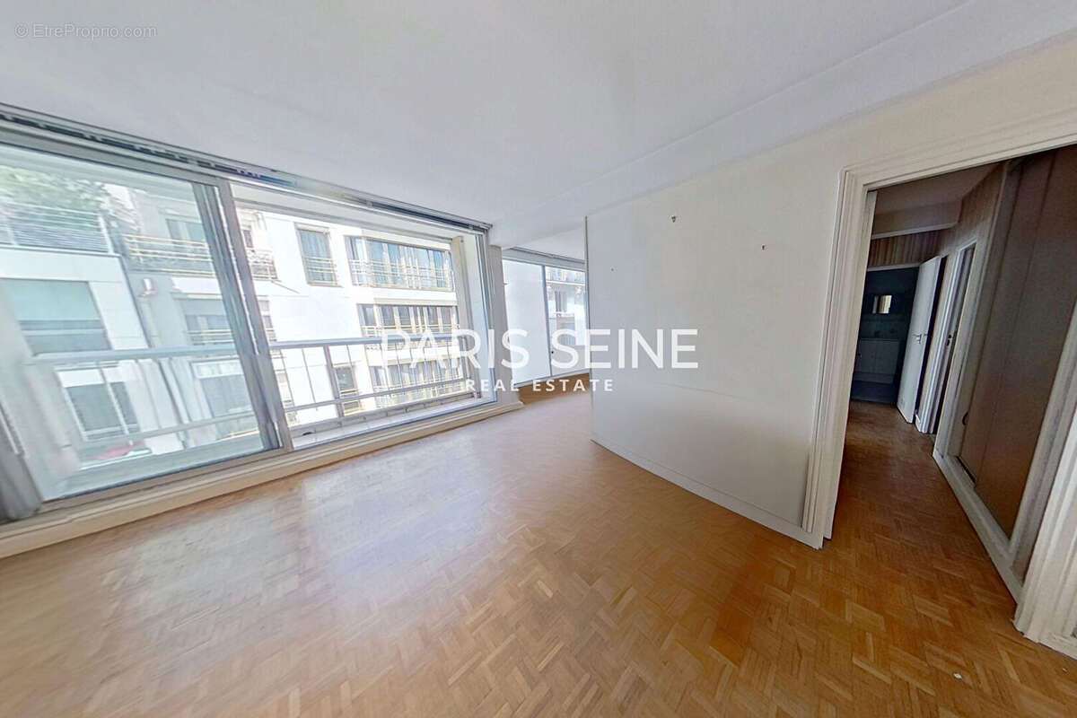 Appartement à PARIS-15E