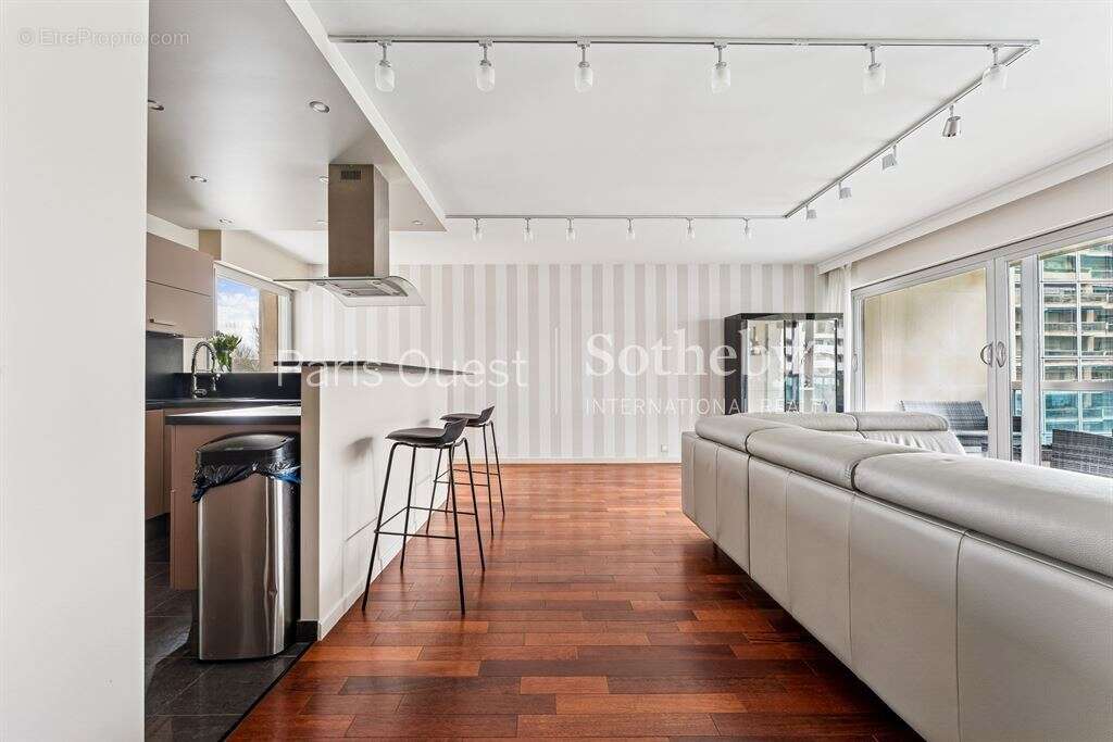 Appartement à NEUILLY-SUR-SEINE