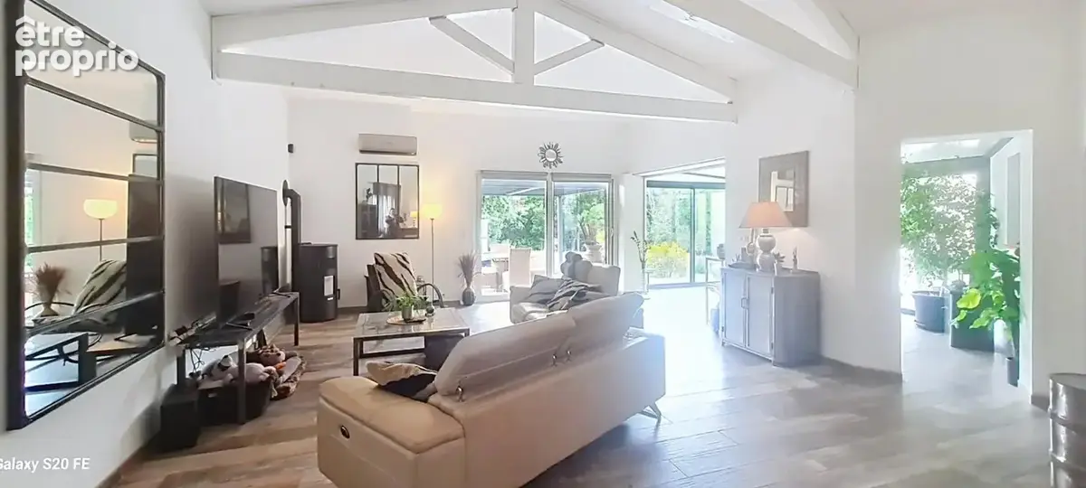 Villa spacieuse de 168m2 avec une piscine s'étendant sur 851m2 de terrain - photo 6