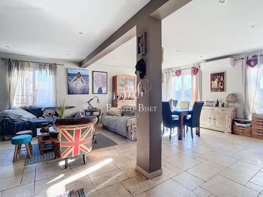 Maison à PLAN-DE-LA-TOUR