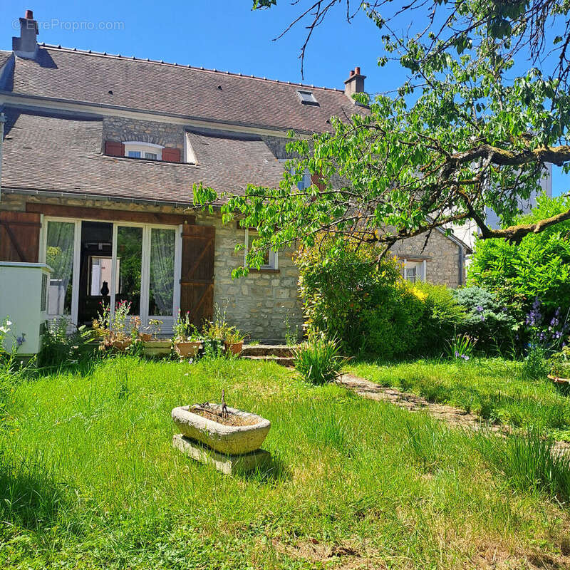 À vendre, maison 4 pièces d'environ 92 m² à BAGNEAUX SUR LOING (77167). - photo 2