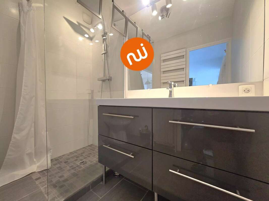 DERNIER ETAGE - Appartement T2 51m² - Parking privée - photo 8