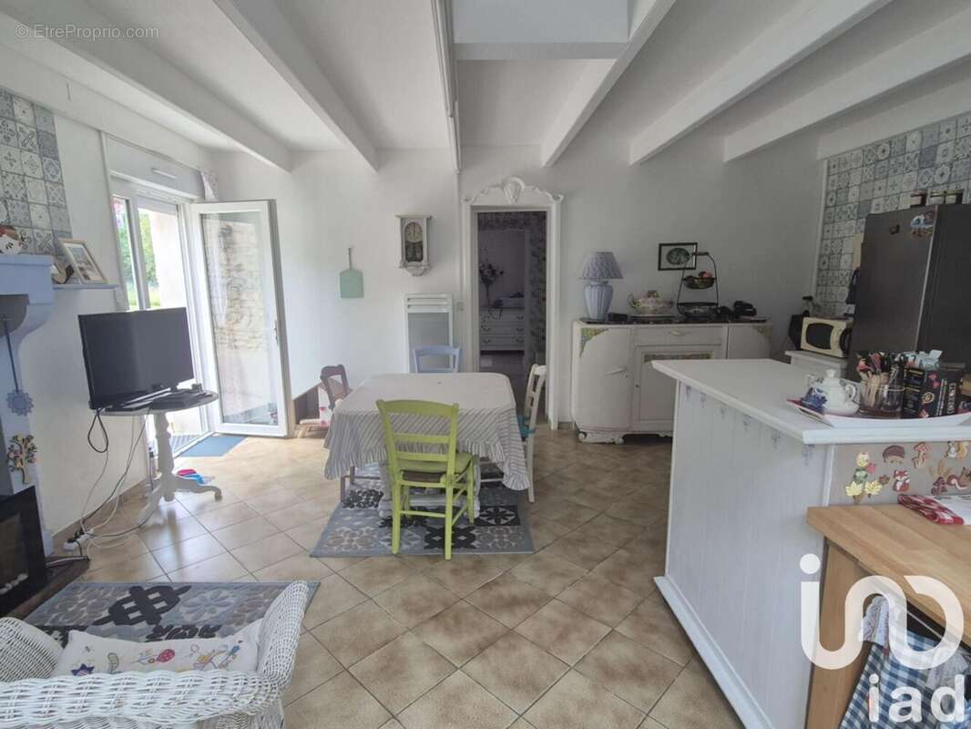Maison 74 m² à Payroux  - photo 2