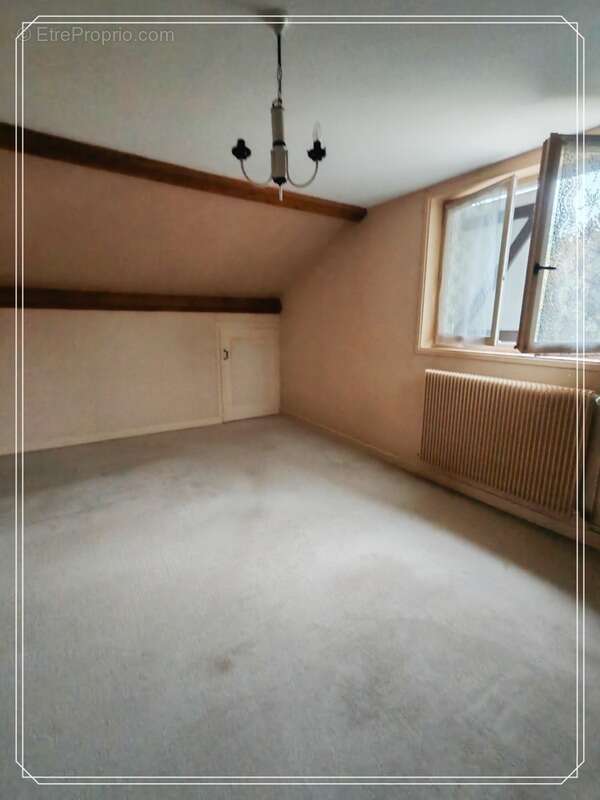 Maison à CELLES-SUR-DUROLLE