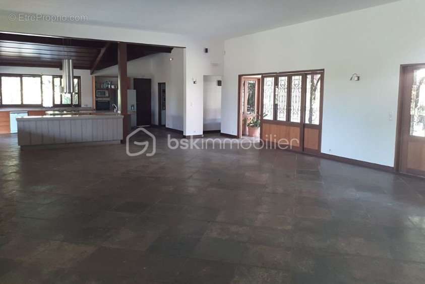 Maison à REMIRE-MONTJOLY