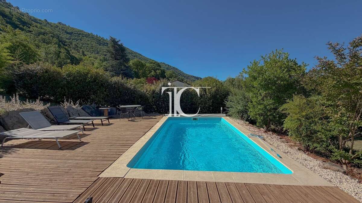 Maison ancienne de caractère avec piscine et garage - photo 4