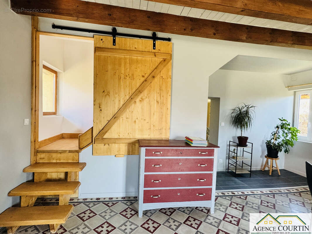 Maison à LA CHAPELLE-SAINT-SAUVEUR