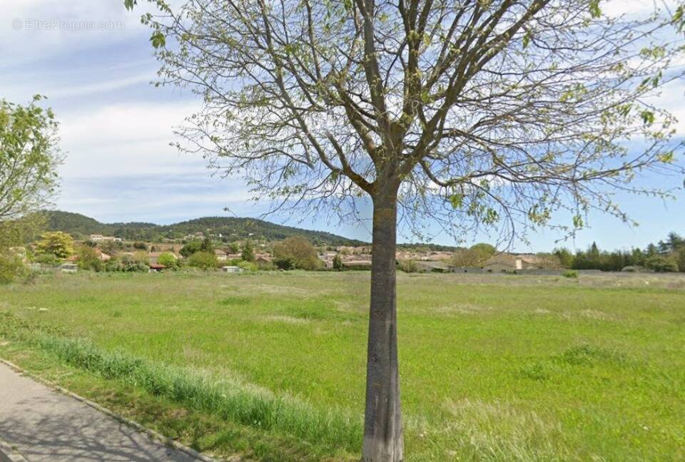 Terrain à VILLELAURE