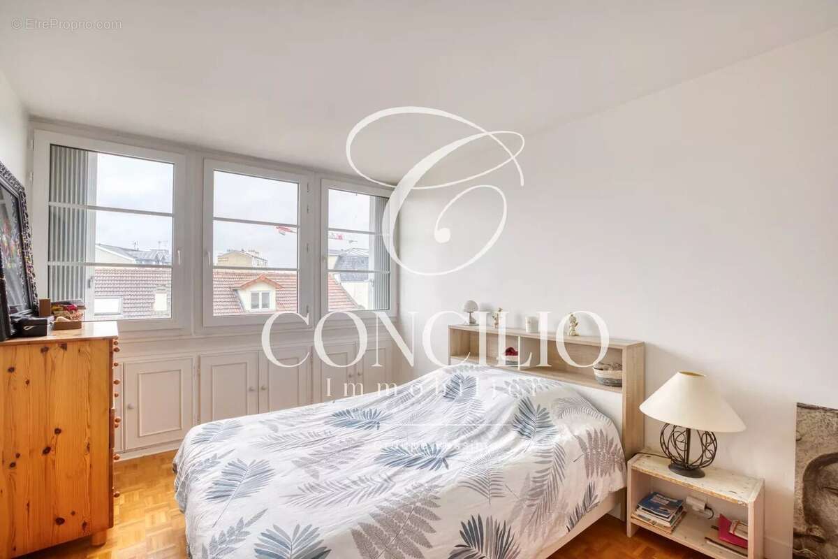 La Garenne-Colombes – Élégant 3 pièces de 82 m² avec balcon de 10 m², vue dégagée et beaux volumes - photo 14