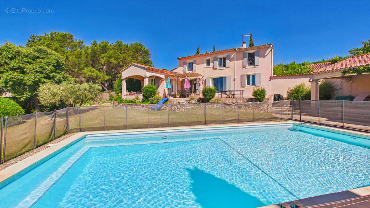 Maison à EYRAGUES