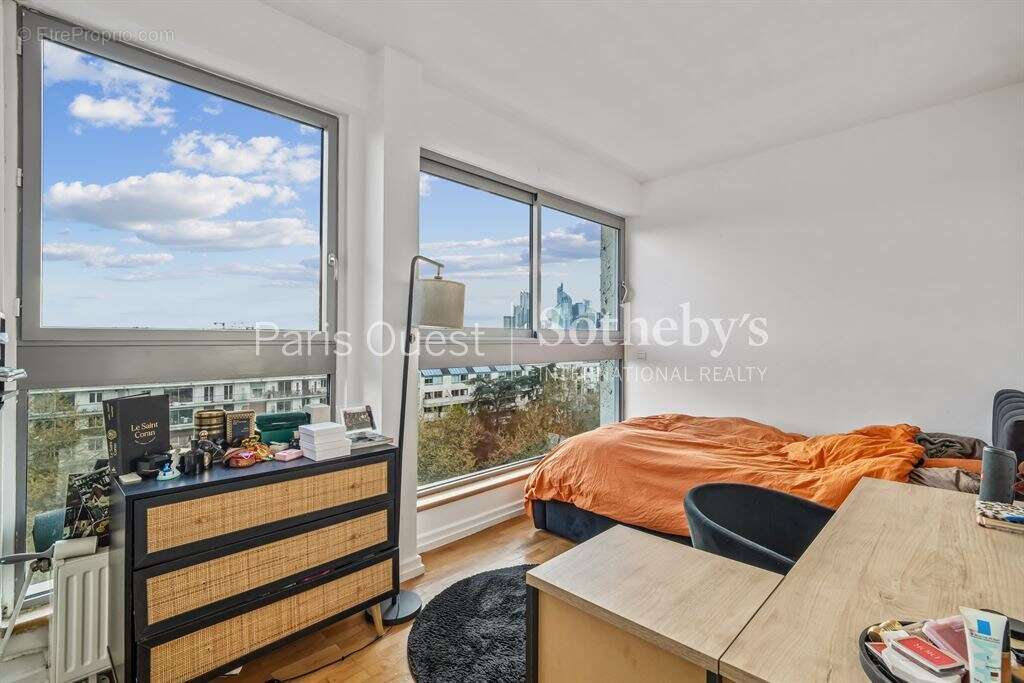 Appartement à NEUILLY-SUR-SEINE