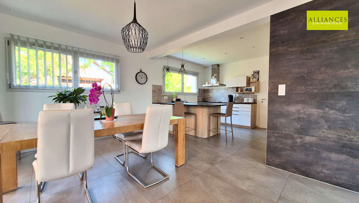 Maison récente de 124 m2   Prestations soignées dans un village très recherché - photo 11