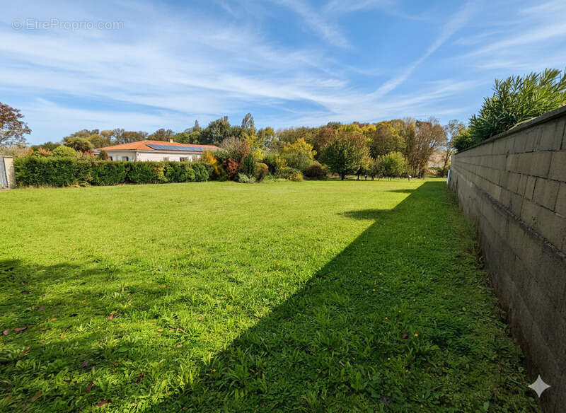 Terrain à MESCHERS-SUR-GIRONDE