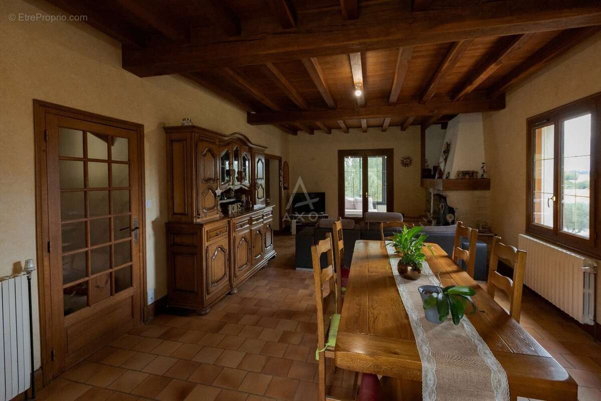 Maison à MORNAC