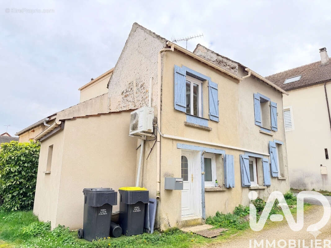 Photo 2 - Maison à SAINT-JEAN-LES-DEUX-JUMEAUX
