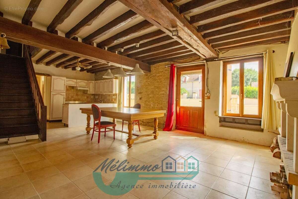 Maison à SOUGERES-EN-PUISAYE