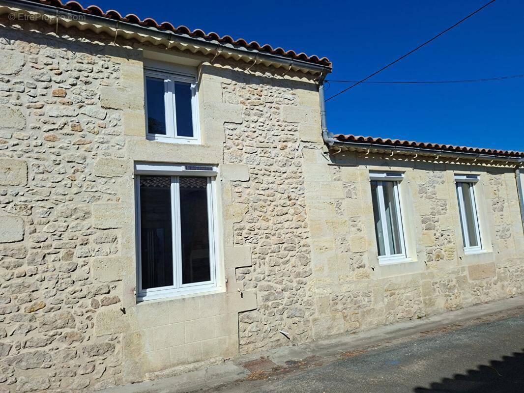 Maison à SAINT-ESTEPHE
