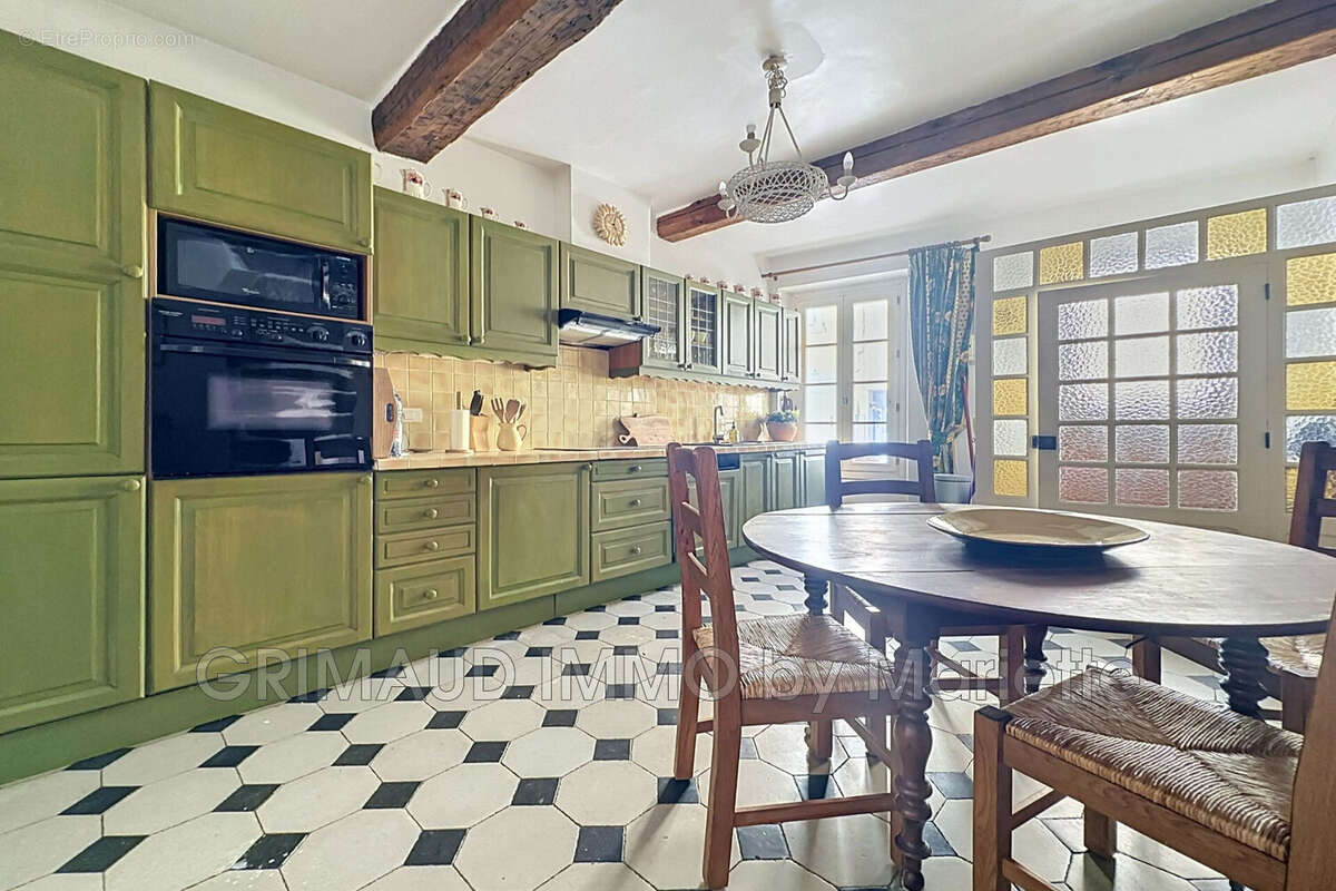 Maison à LA GARDE-FREINET