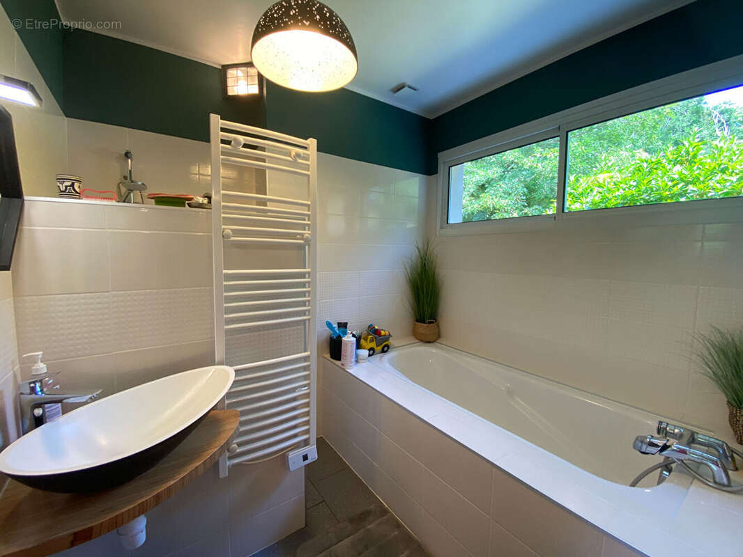 Maison à SAUGNAC-ET-CAMBRAN