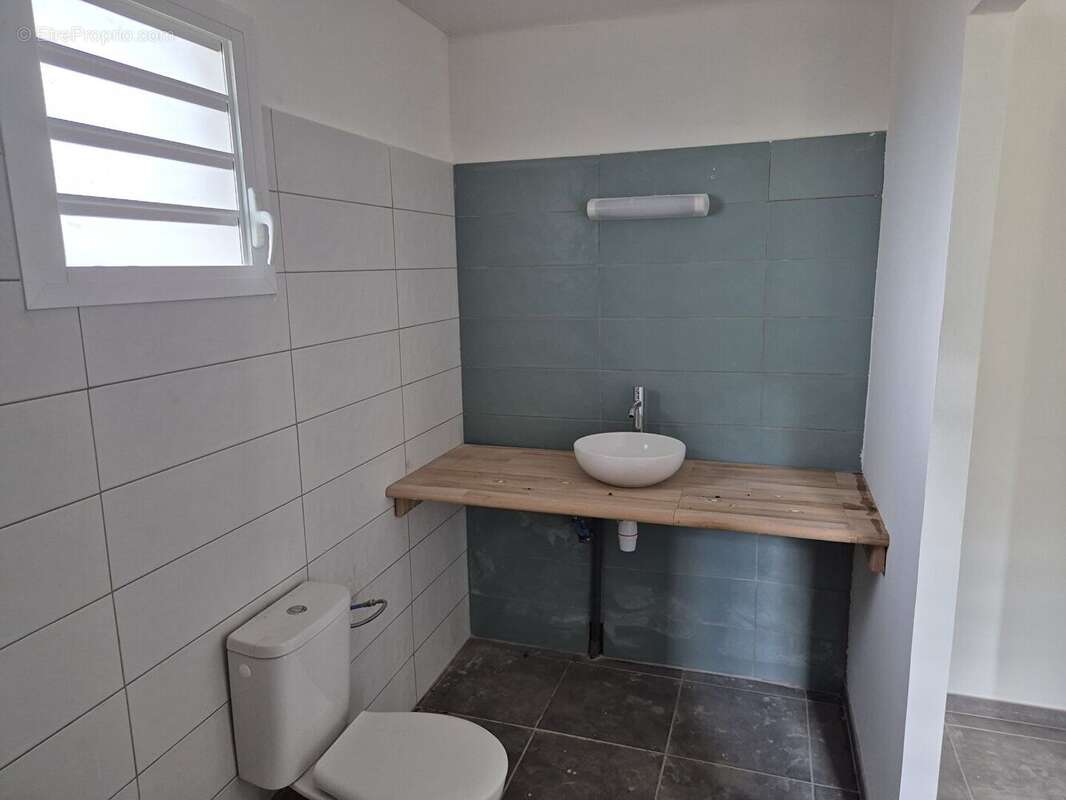 A vendre : Maison neuve 4 pièce(s) au Lamentin - photo 6