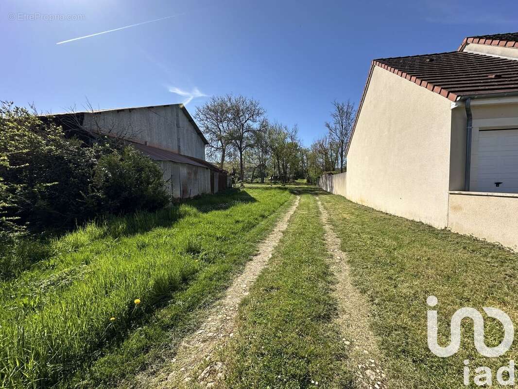 Photo 5 - Terrain à LES BORDES