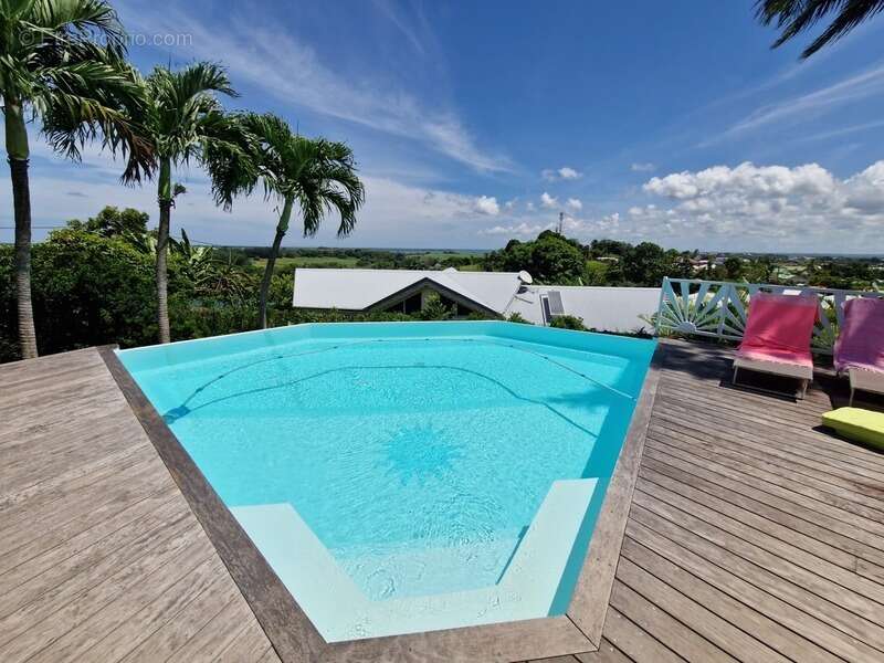 Maison à BAIE-MAHAULT