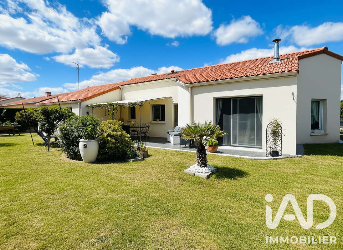Maison 129 m² à Somloire  - photo 2