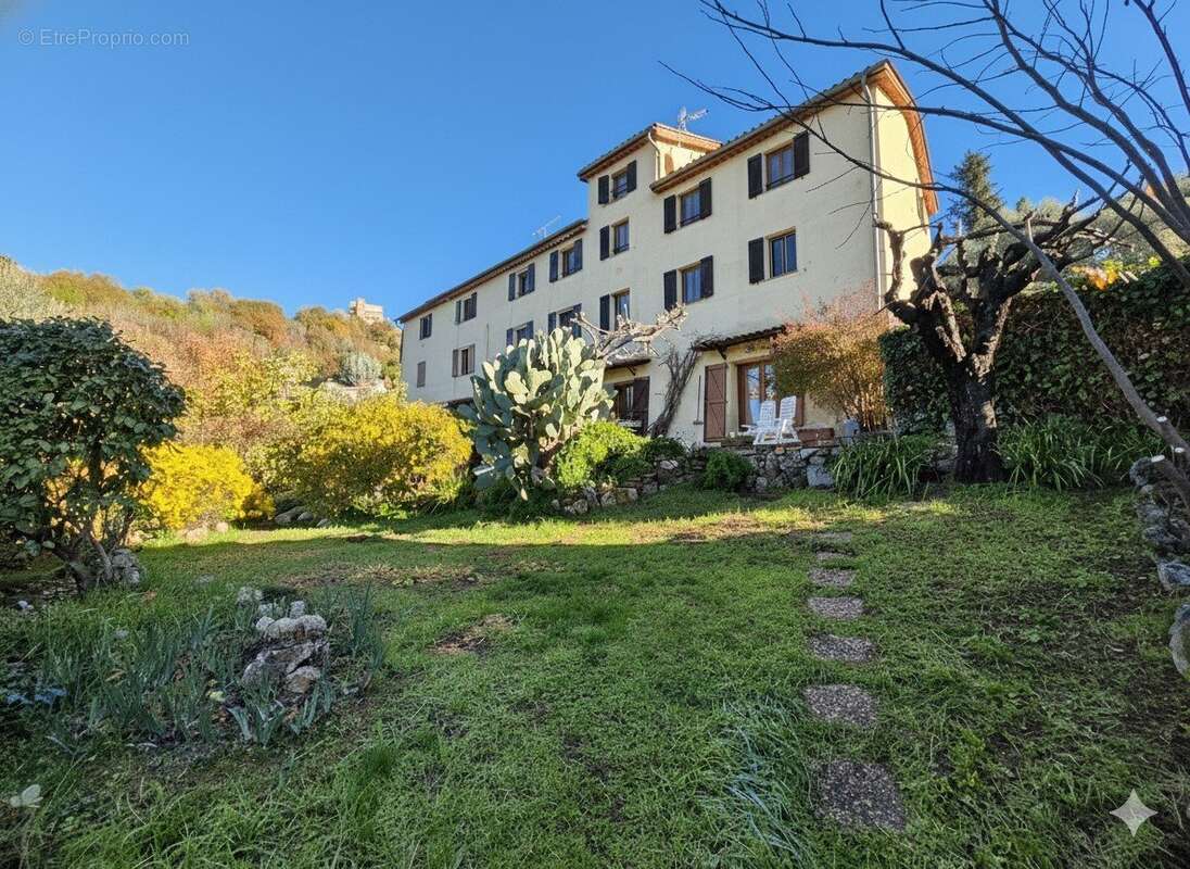 Appartement à CONTES