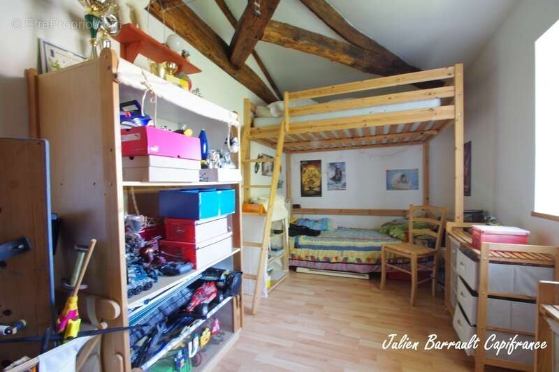Maison en pierre de 186,64 m² avec 3 chambres rénovée en 1999 sur un terrain de 413 m² - photo 17