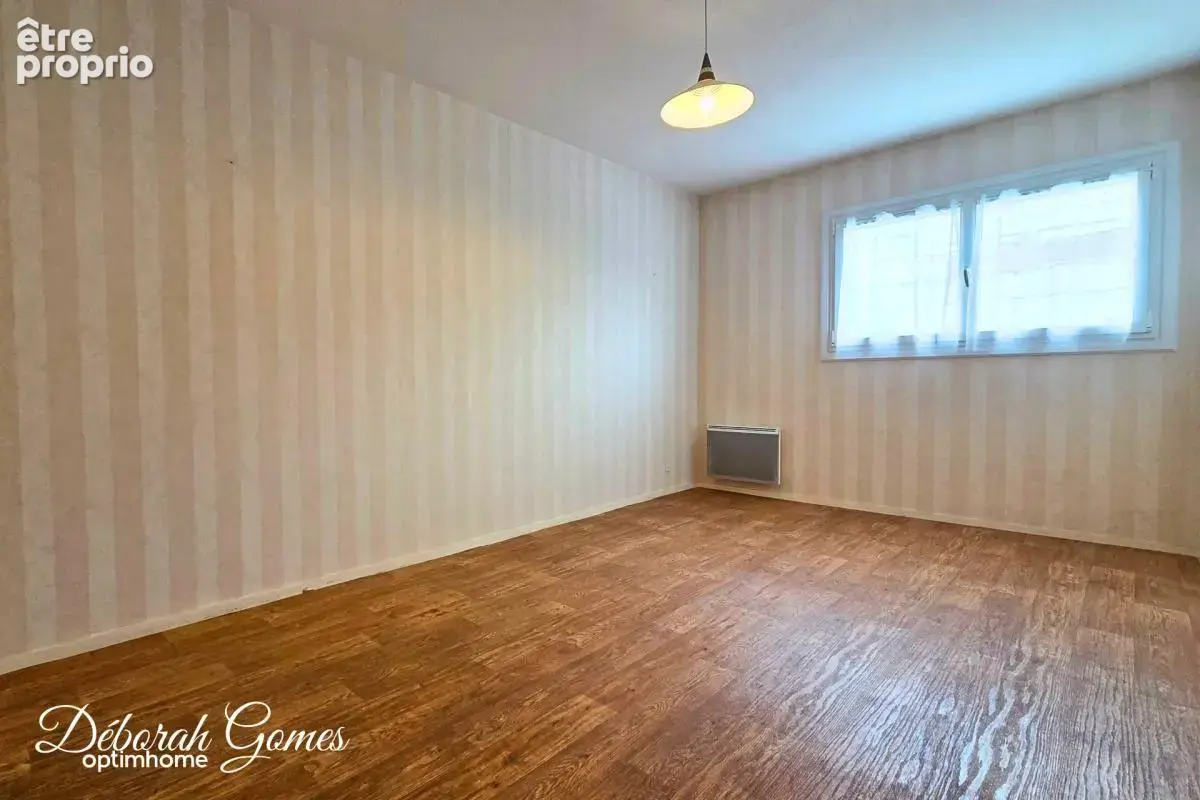 RARE Pau centre ville – 4 chambres, double salon, garage et parking - photo 9