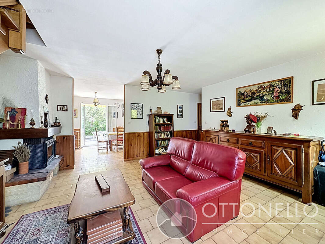 Maison à ROQUEBRUNE-SUR-ARGENS