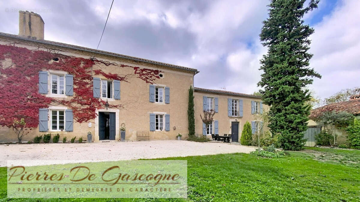 Maison à VIC-FEZENSAC