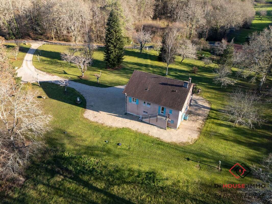 Maison à SAVIGNAC-LES-EGLISES